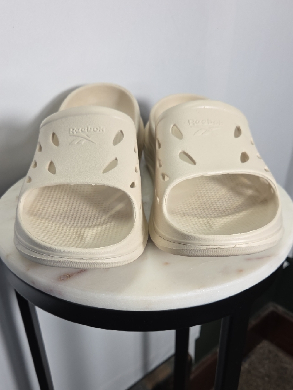 Reebok Cream Slide Sandals Size 9 - Picture 2 of 7